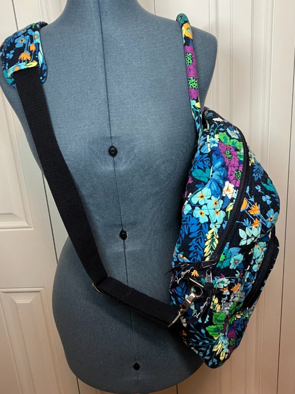Vera Bradley Floral Weekender - Picture 7 of 10